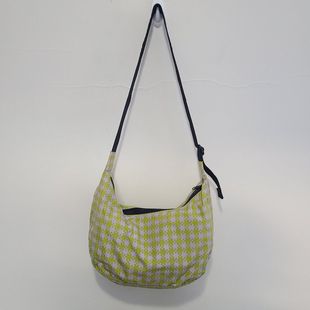 Baggu Medium Crescent Shoulder Crossbody Bag Pistachio Pixel - Picture 2 of 9